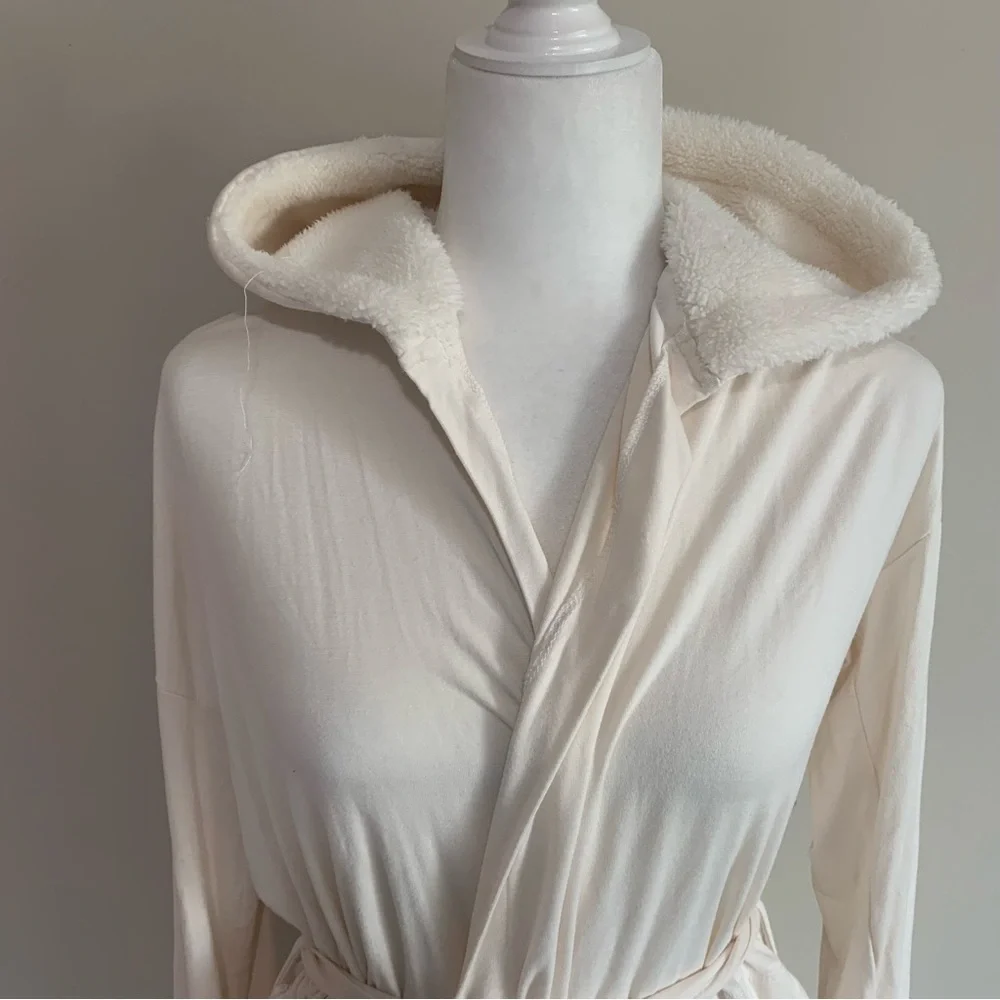 Pure Fiber Soft Sherpa Lounge Belted Hooded Robe - Picture 8 of 11